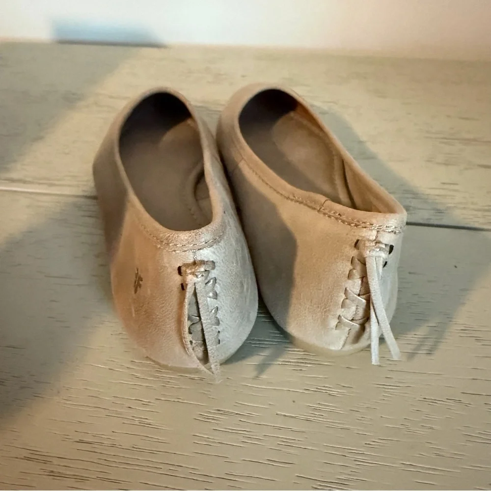 $148 NIB Frye 6.5 Ash Gray Regina Italian Leather Flats Round Toe Padded Insoles
